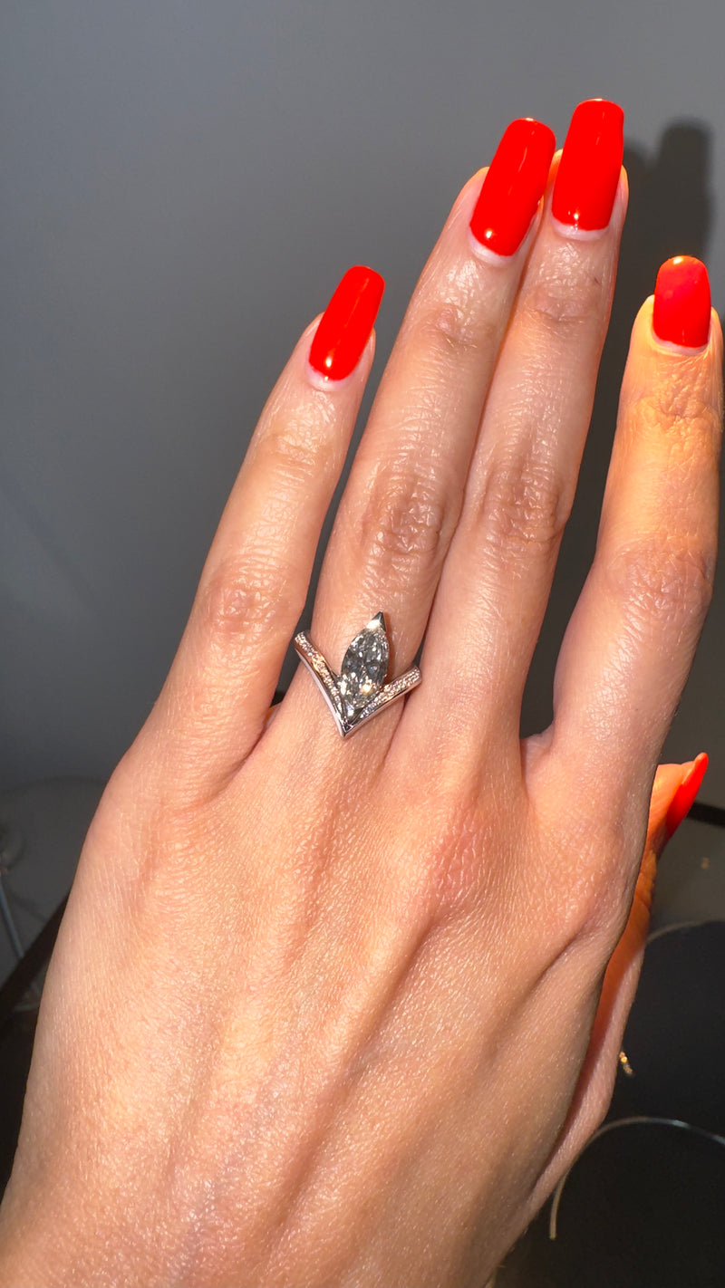 Yasmeen Ring with Brilliant Marquise-Cut White Diamond In 18-Karat Rose Gold With Enamel