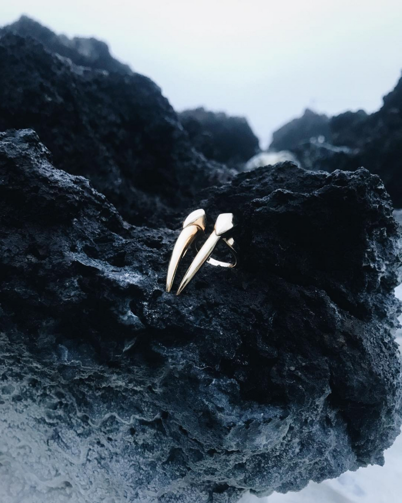 Damian Brevis Horn Talisman Ring In 18-Karat Yellow Gold