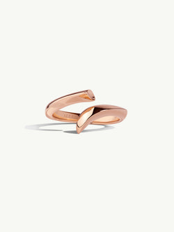 Pythia Serpentine Twist Ring In 18K Rose Gold