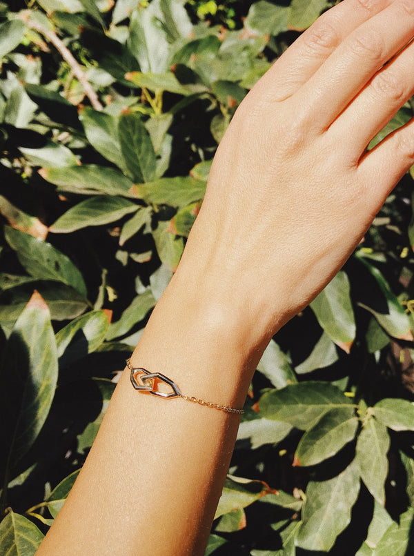 Amanti Interlocking Hexagon Pendant Bracelet In 18K Yellow Gold